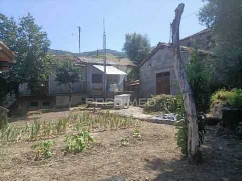 Moradias para restaurar em guilhofrei, vieira do minho