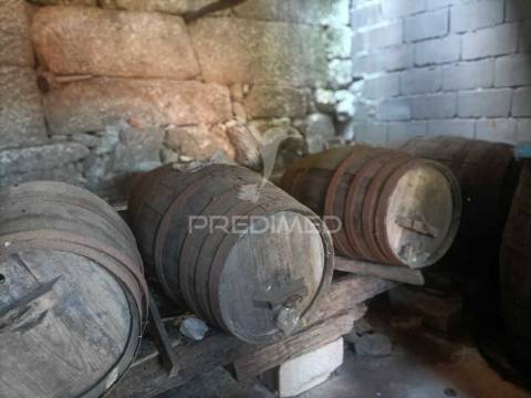 Moradias para restaurar em guilhofrei, vieira do minho