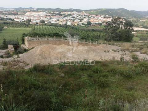 Terreno industrial em silves