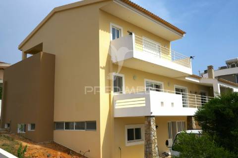 Moradia t4 mais 3 apartamentos para investimento em lote de 918m2