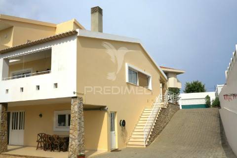 Moradia t4 mais 3 apartamentos para investimento em lote de 918m2