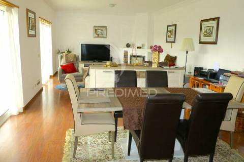 Moradia t4 mais 3 apartamentos para investimento em lote de 918m2