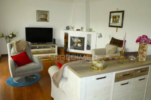 Moradia t4 mais 3 apartamentos para investimento em lote de 918m2