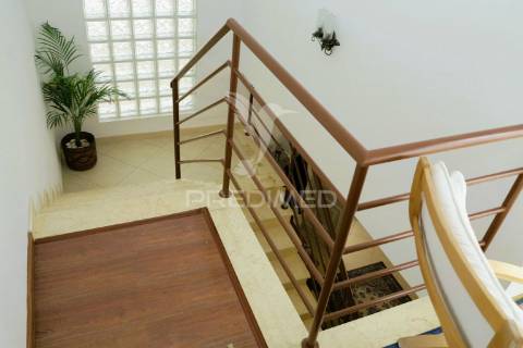 Moradia t4 mais 3 apartamentos para investimento em lote de 918m2