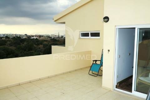 Moradia t4 mais 3 apartamentos para investimento em lote de 918m2