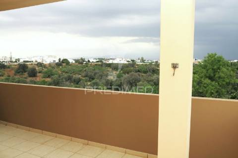 Moradia t4 mais 3 apartamentos para investimento em lote de 918m2