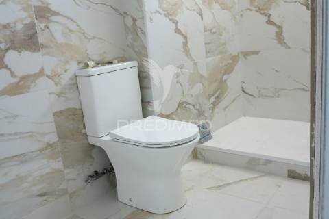 Moradia t4 mais 3 apartamentos para investimento em lote de 918m2