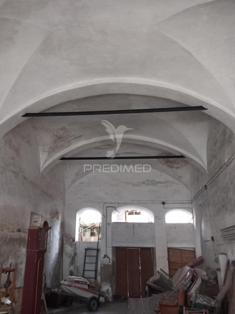 Armazém em redondo