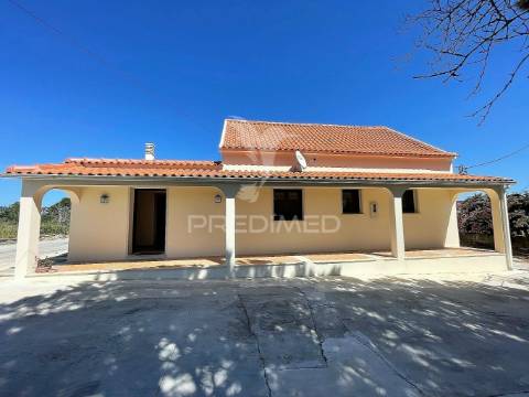 Moradia térrea próxima de caldas da rainha