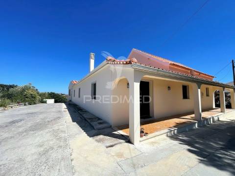 Moradia térrea próxima de caldas da rainha