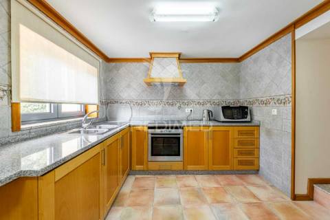 Moradia t3 situada junto à nossa senhora da abadia.