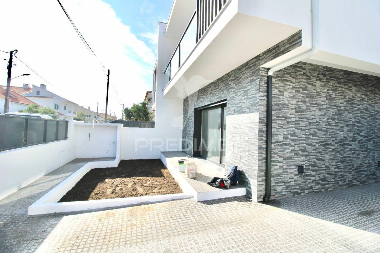 Moradia geminada t3 - fernão ferro