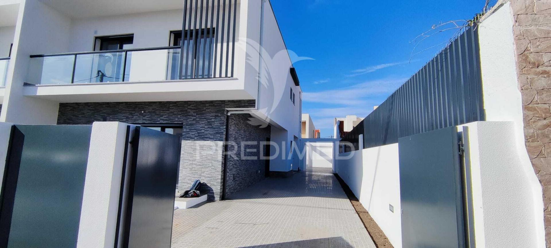 Moradia geminada t3 - fernão ferro