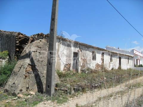 S. bartolomeu messines. terreno misto com habitação em ruínas