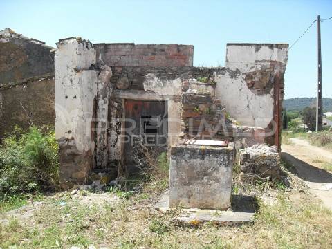 S. bartolomeu messines. terreno misto com habitação em ruínas