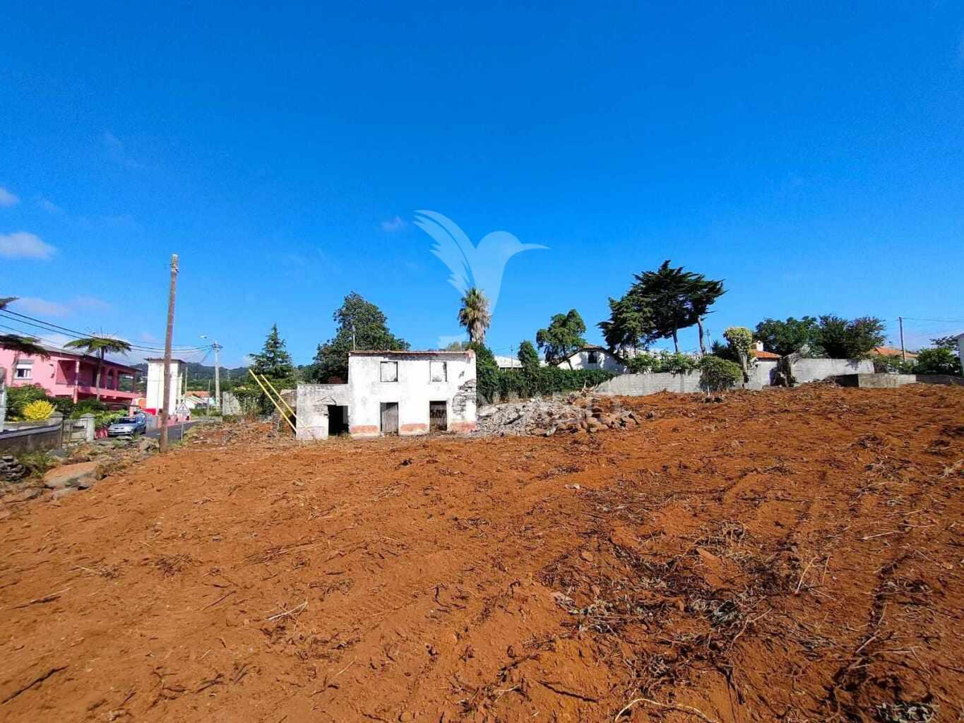 Terreno plano c/ ruína