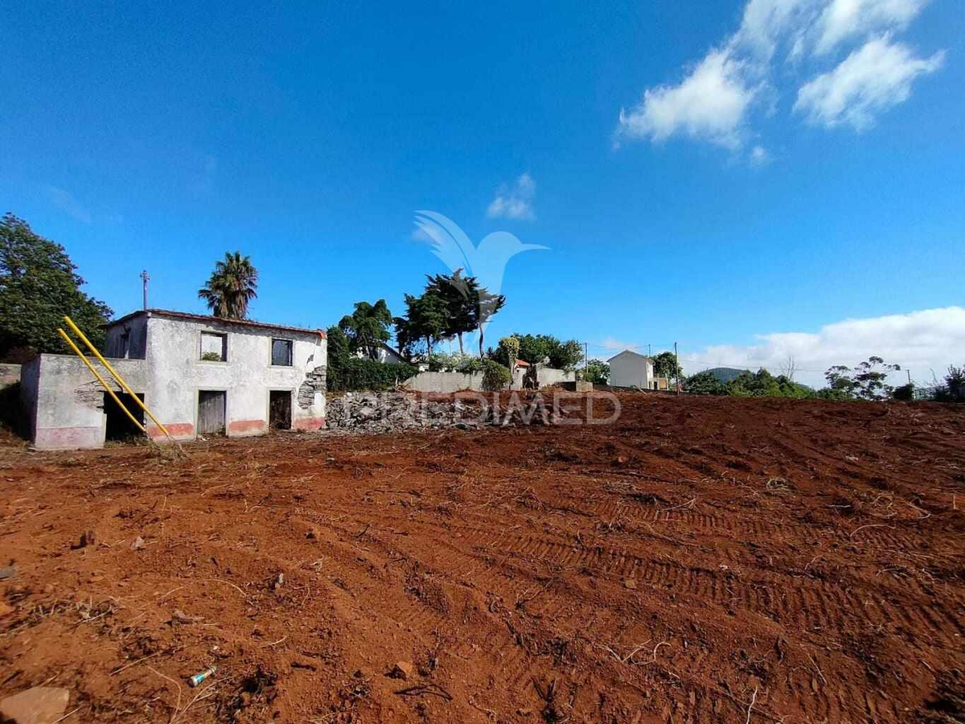 Terreno plano c/ ruína