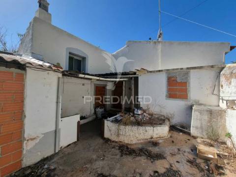 Terreno urbano c/ ruina, viabilidade construção 440m2, loulé