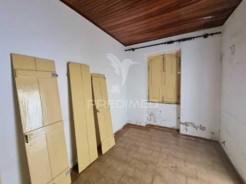 Terreno urbano c/ ruina, viabilidade construção 440m2, loulé