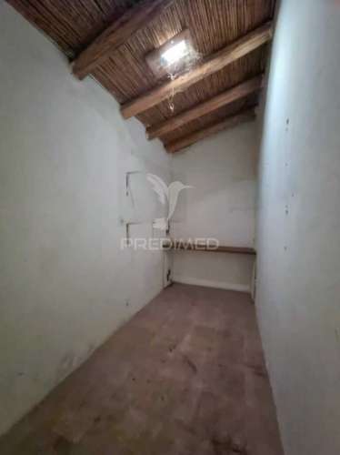 Terreno urbano c/ ruina, viabilidade construção 440m2, loulé