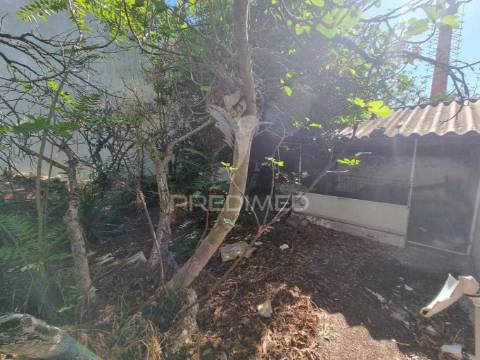 Terreno urbano c/ ruina, viabilidade construção 440m2, loulé