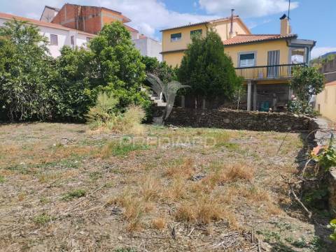 Venda judicial - moradia e automóvel datsun