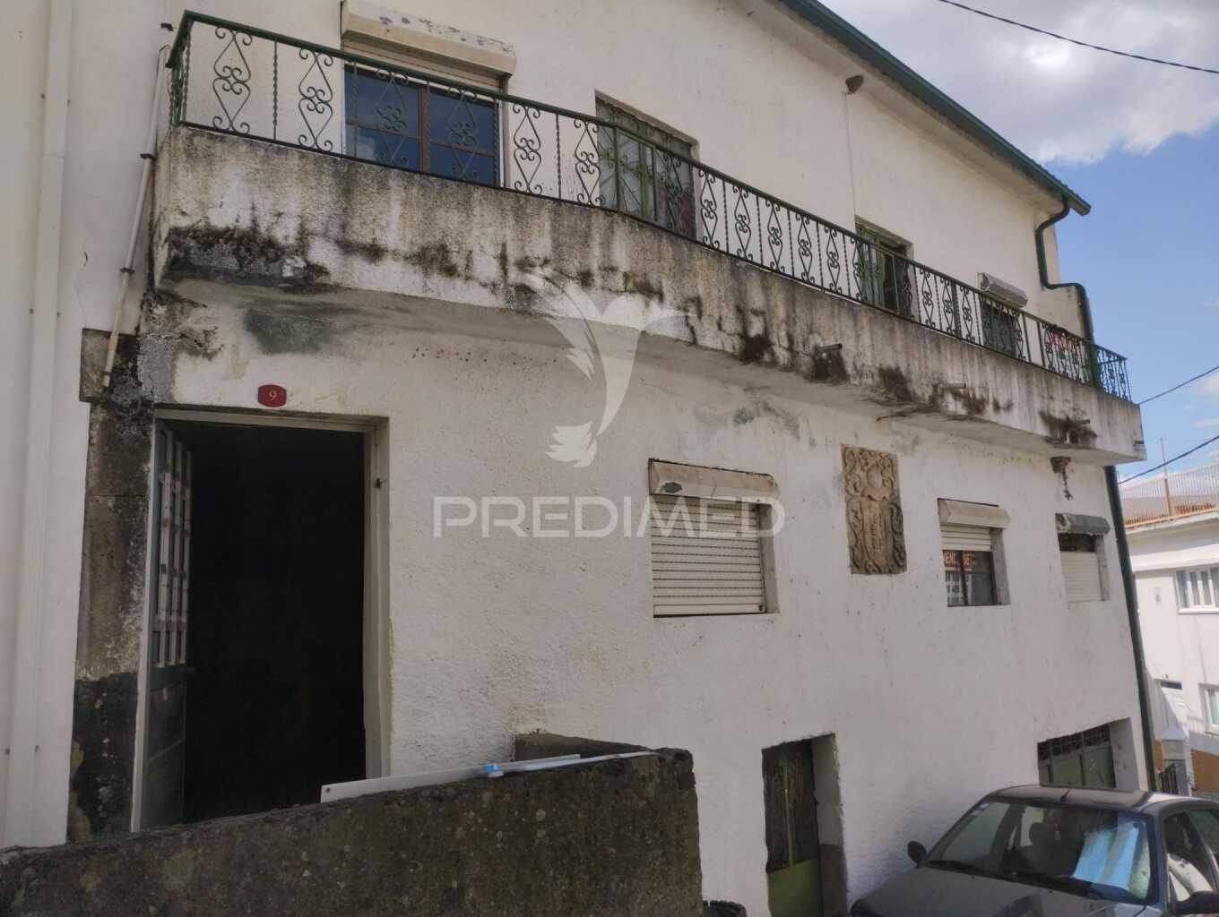 Venda judicial - moradia e automóvel datsun