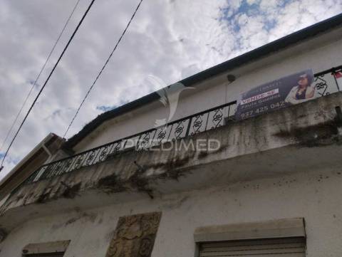 Venda judicial - moradia e automóvel datsun