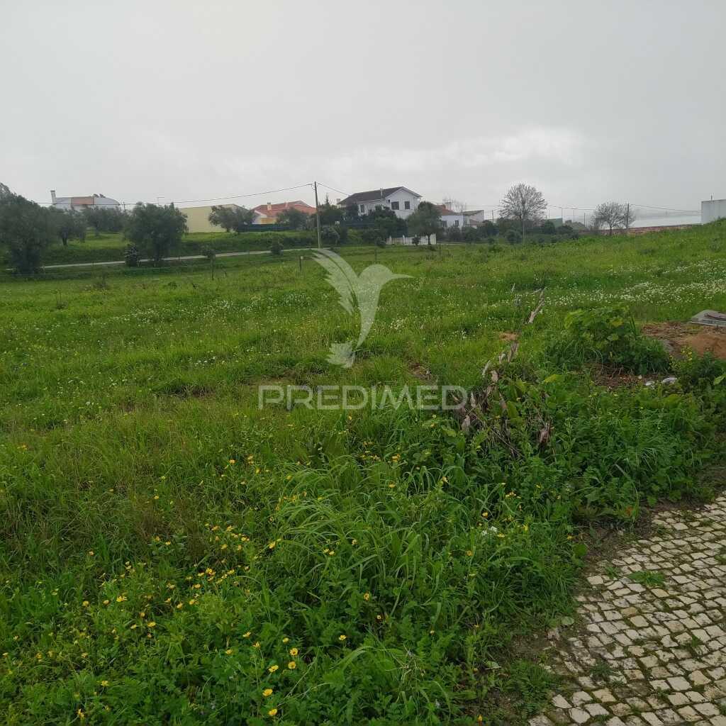 Terreno urbano com 443m2 em santarém