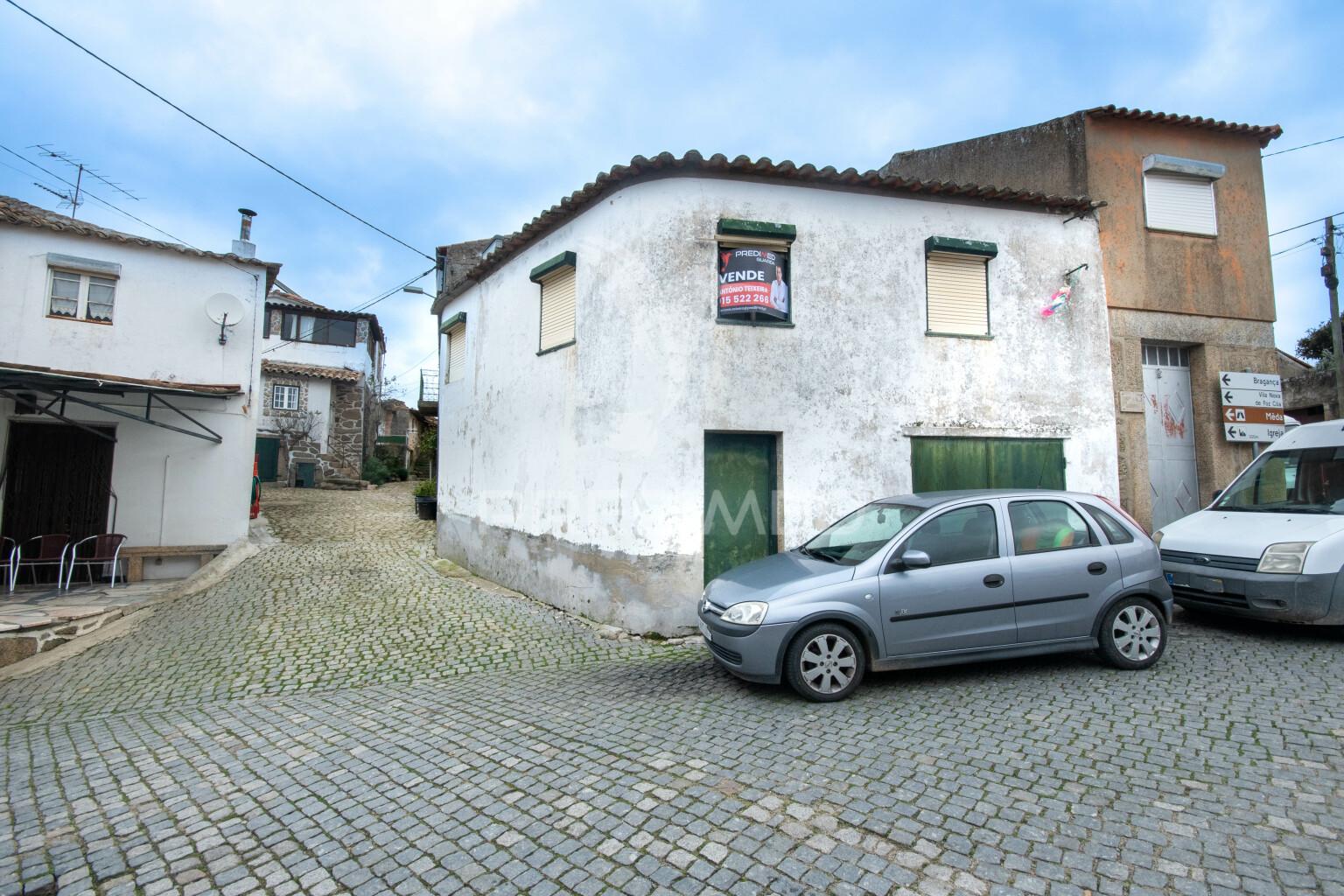 Moradia no concelho de trancoso (cogula )