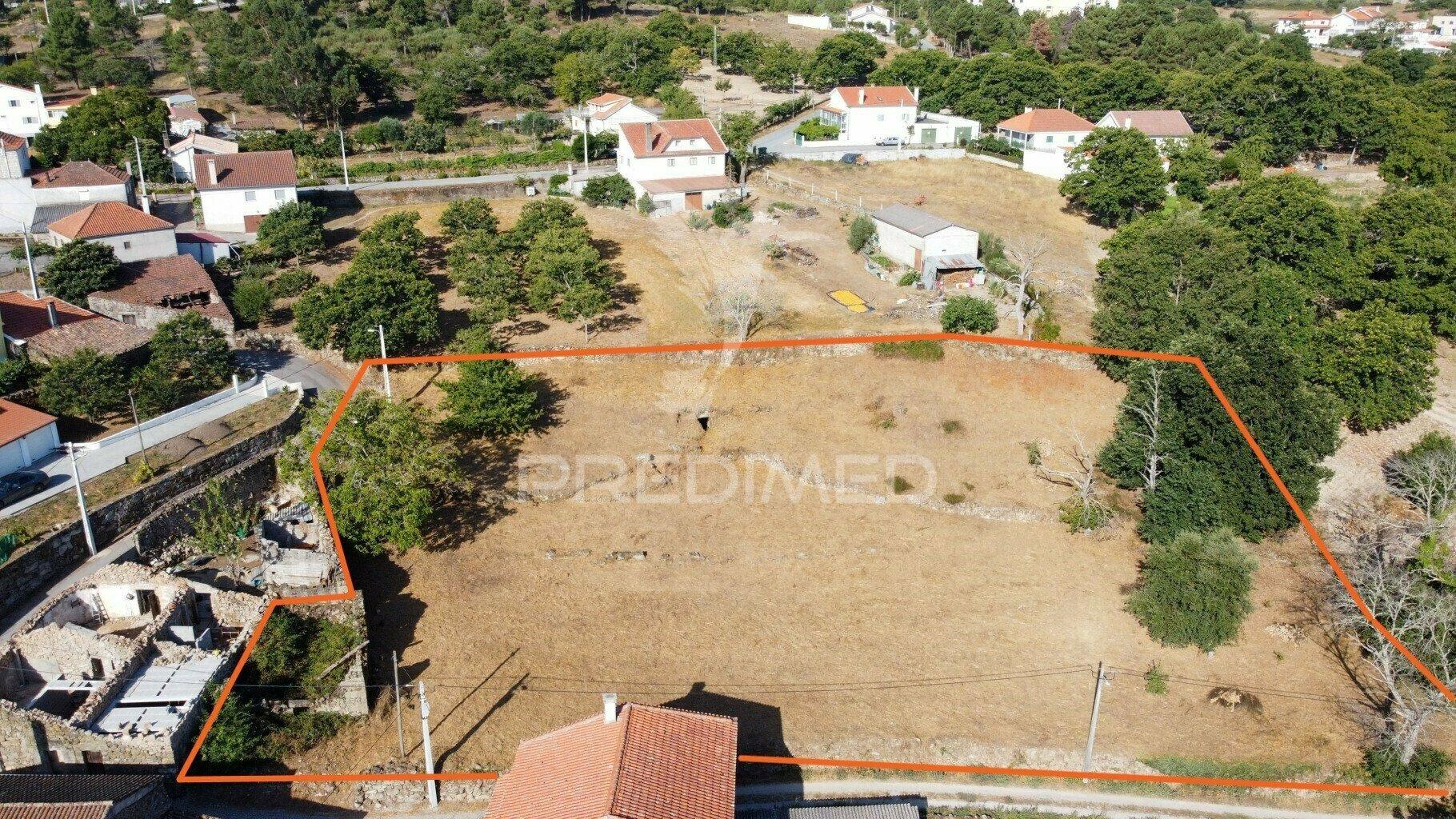 "terreno com ruína em courelas, trancoso "