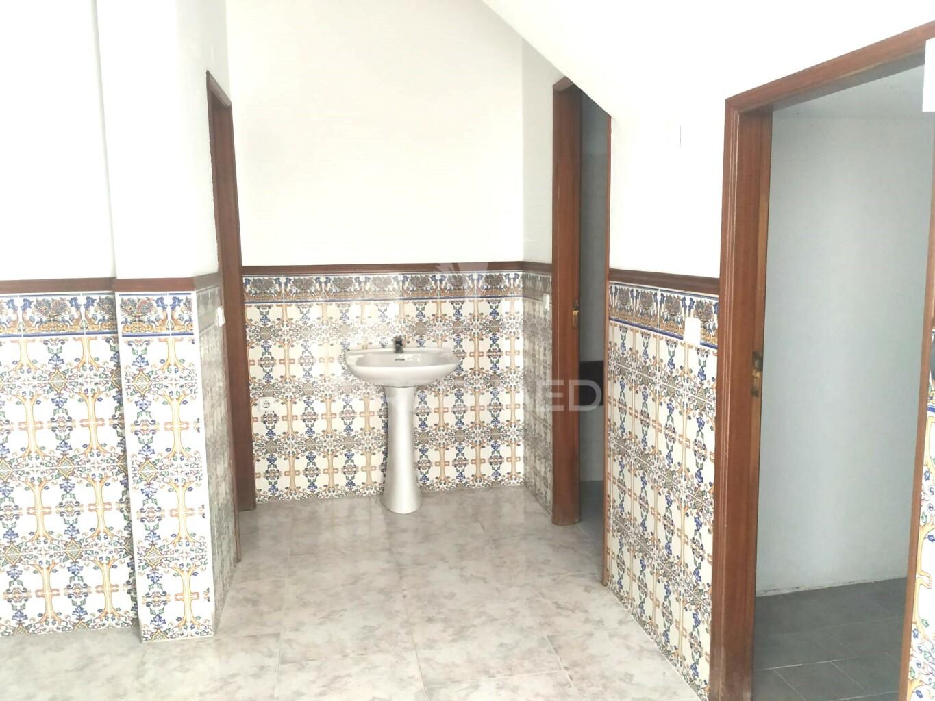 Espaço comercial no entroncamento