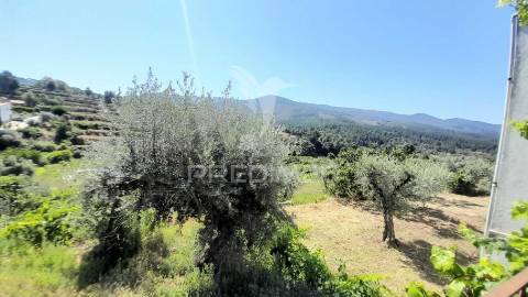 Moradia em pedra p/recuperar souto da casa