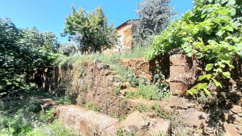 Moradia em pedra p/recuperar souto da casa