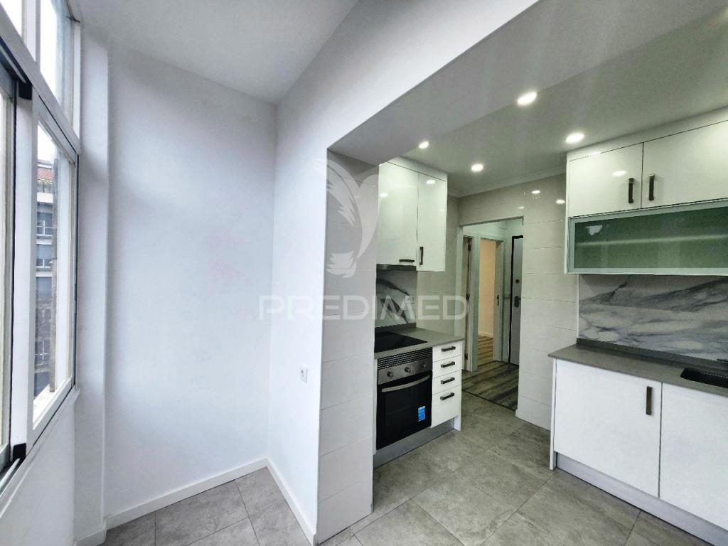 Apartamento t1 totalmente renovado, na estefânia - lisboa