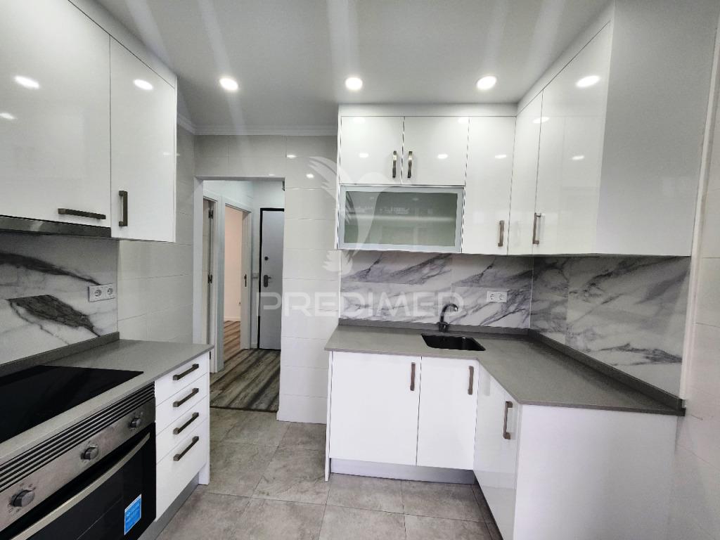 Apartamento t1 totalmente renovado, na estefânia - lisboa