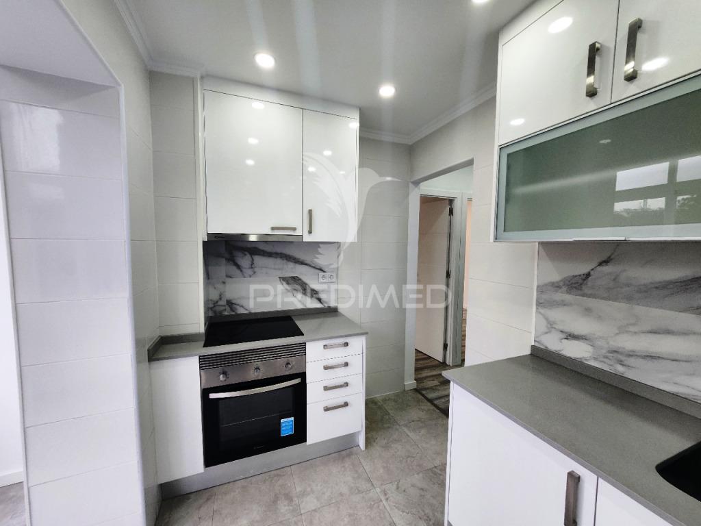 Apartamento t1 totalmente renovado, na estefânia - lisboa