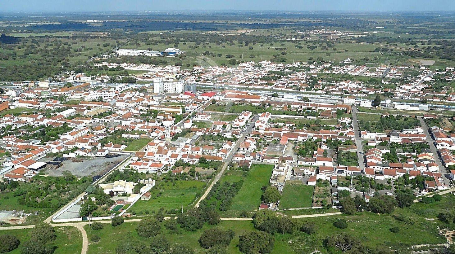 Terreno de 3 hectares em ermidas do sado com potencial para 90 apartamentos