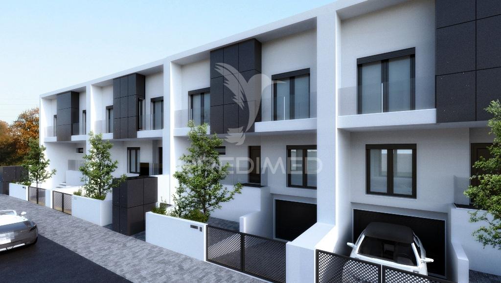 Moradia banda t4, c/piscina e cave p/parqueam. - alcochete