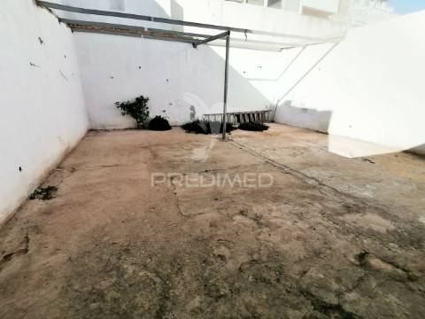 Moradia para restauro em olhão