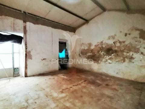 Moradia para restauro em olhão