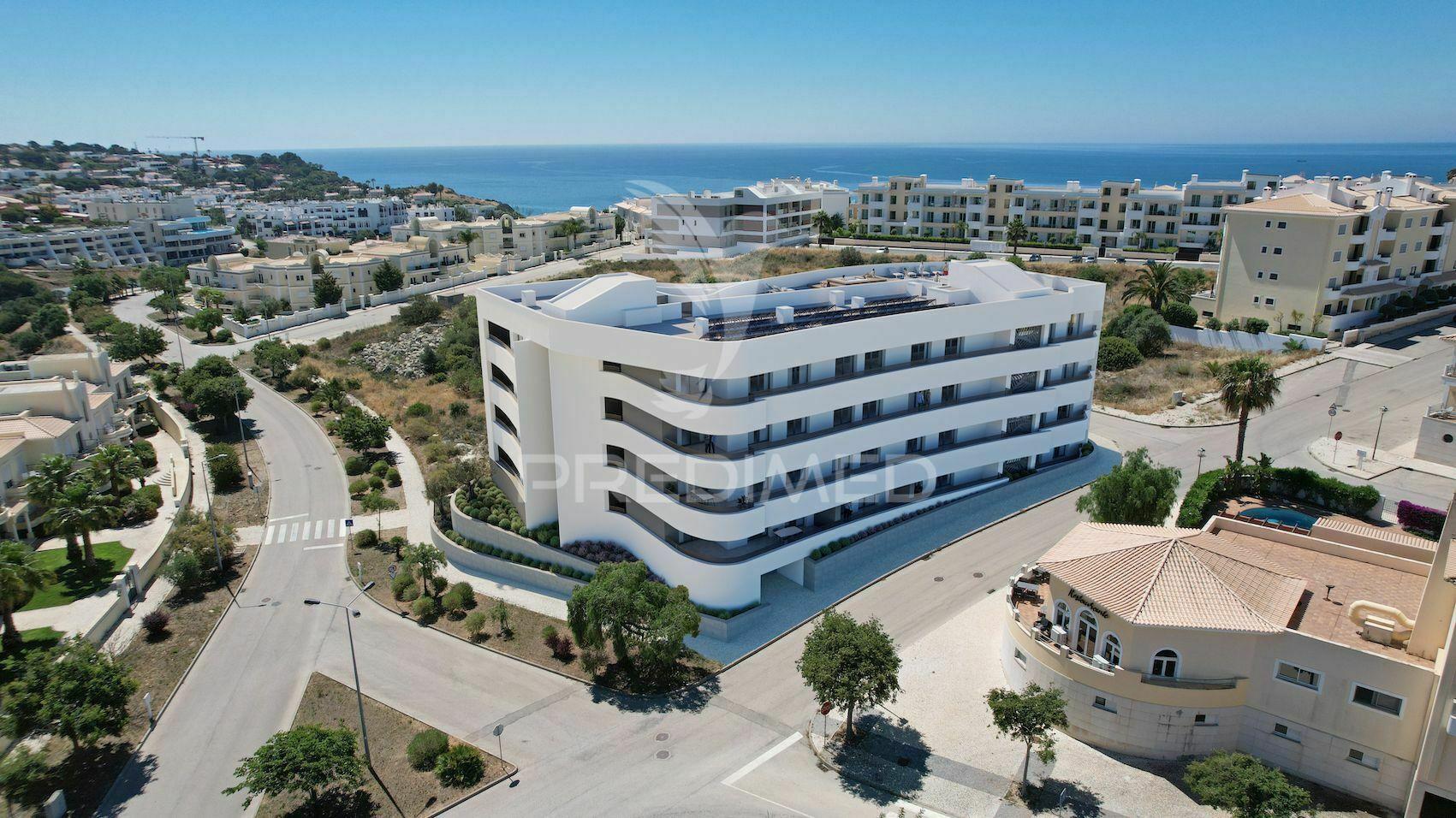 Condomínio privado em lagos a 300m da praia com piscina
