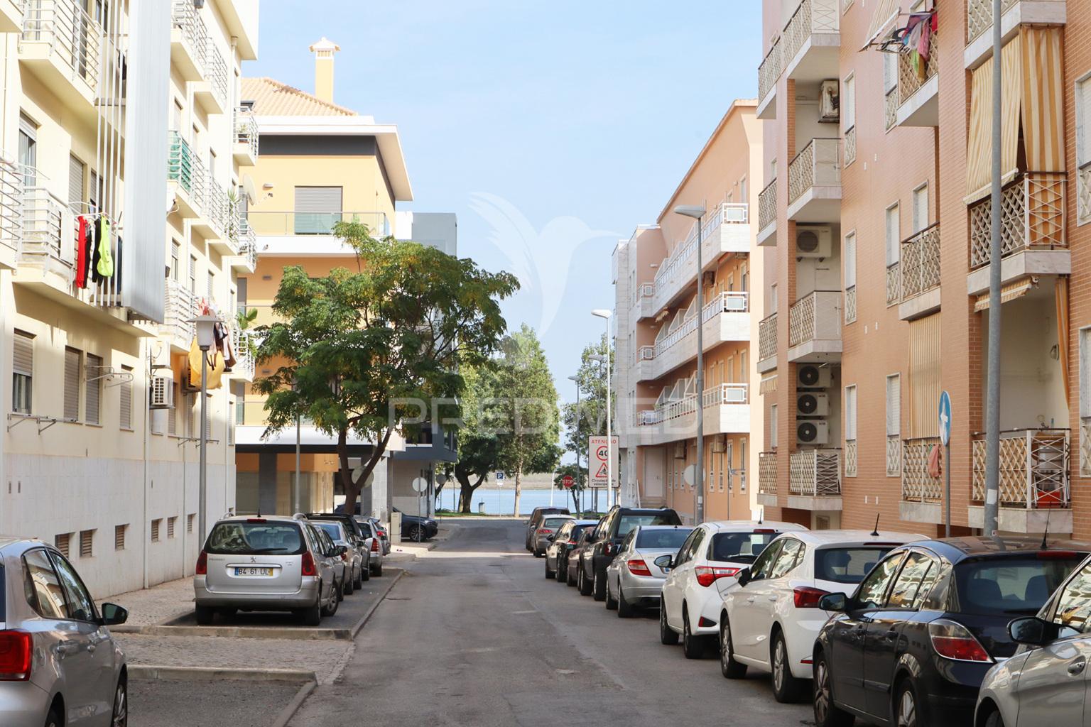 Moderno t2 em vila real de santo antónio, com garagem