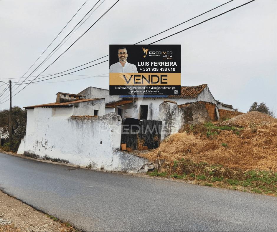 Moradia térrea t3 para restaurar na localidade da moçarria / santarém