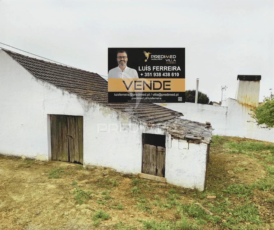 Moradia térrea t3 para restaurar na localidade da moçarria / santarém