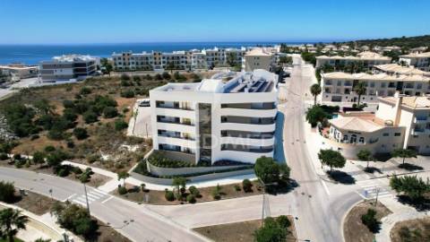 Condominio leaf em lagos perto da praia com piscina
