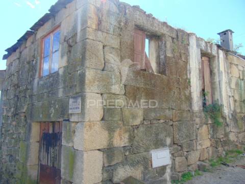 Casa em pedra p/recuperar a 6 kms de vila real
