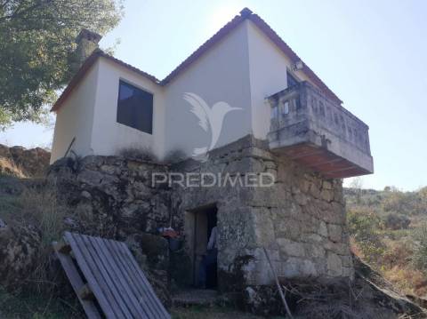 Quinta com mais 4 hectares na serra da aldeia nova
