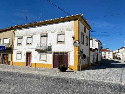 Moradia no centro da vila de alpalhão