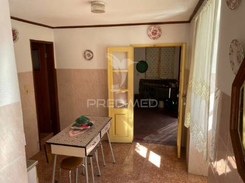 Moradia no centro da vila de alpalhão